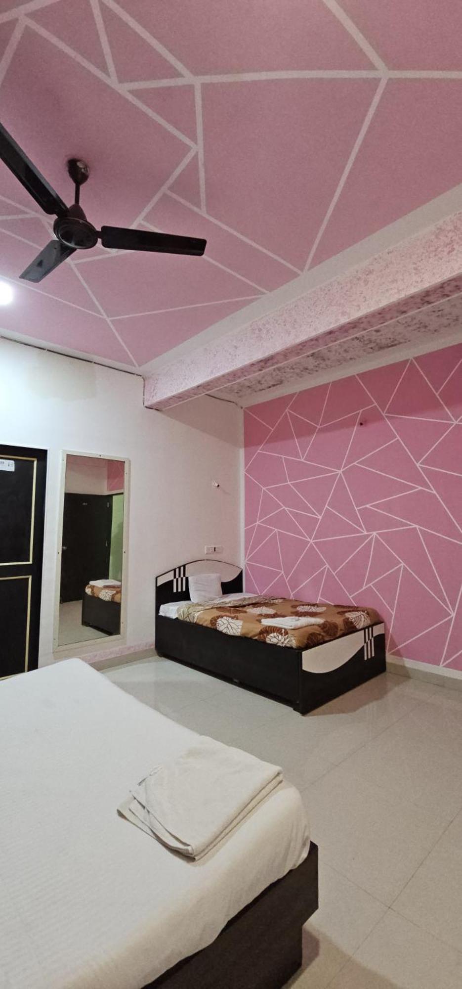Blue Bell Homestay Lonavala Exterior foto
